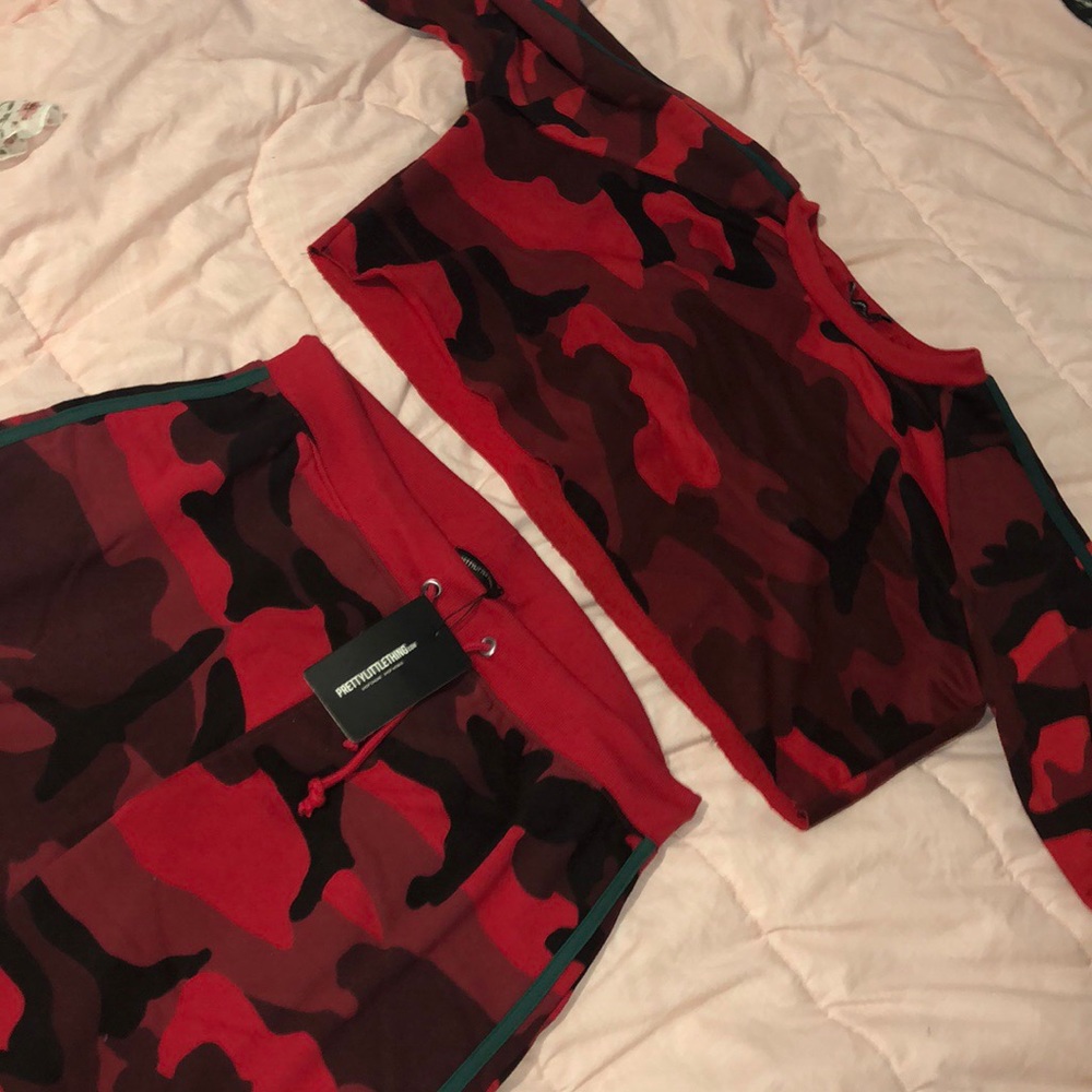 PRETTYLITTLETHING Cropped Two Piece Outfit 😊 NWT